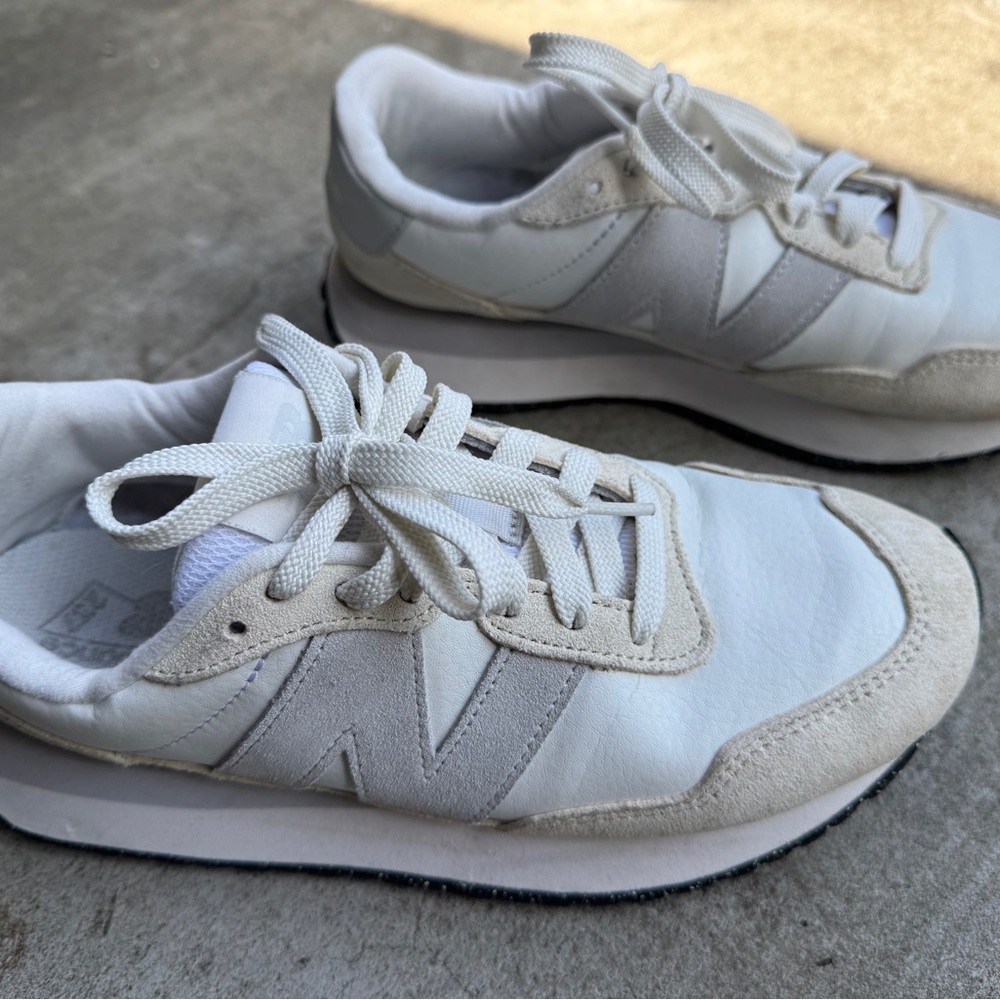 White cream leather women’s new balance 237s size 8